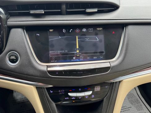 Used 2017 Cadillac XT5 Luxury w/ Driver Awareness Package image 21