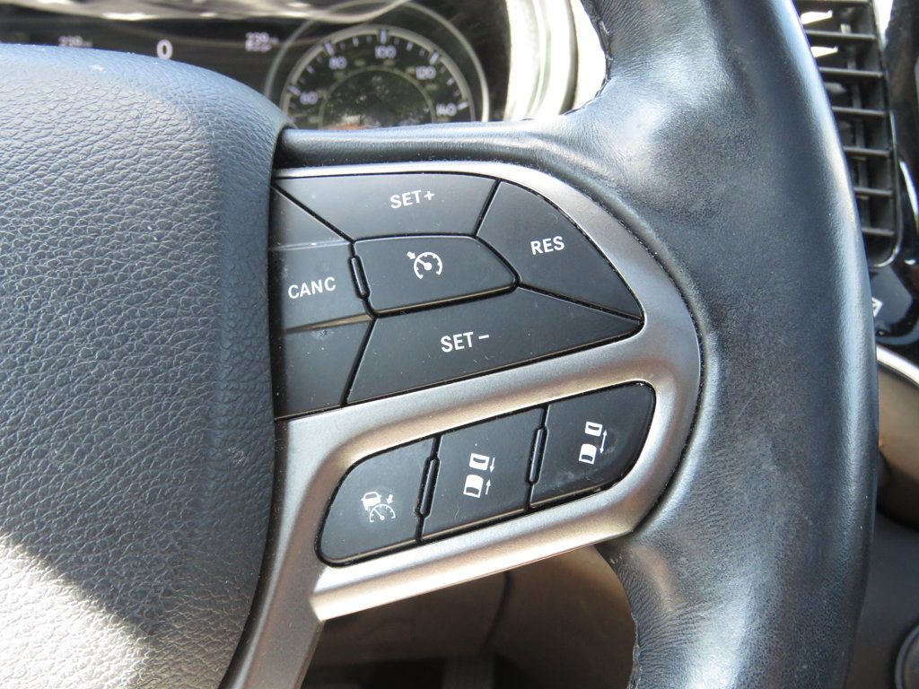 Used 2019 Jeep Cherokee Limited w/ Luxury Group AWD/4WD image 23