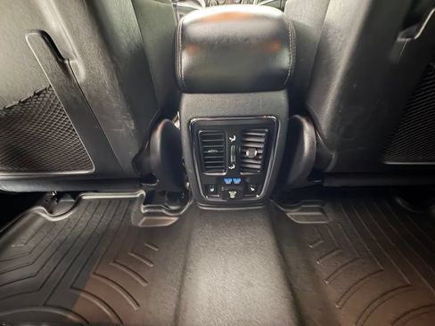 Used 2018 Jeep Grand Cherokee Limited w/ Trailer Tow Group IV AWD/4WD image 31