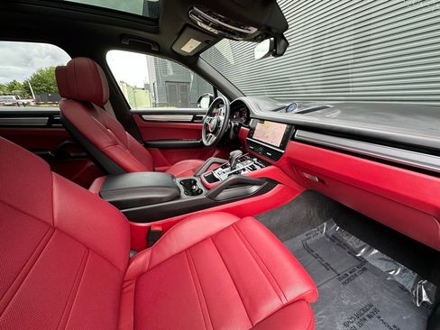 Certified 2023 Porsche Cayenne image 40
