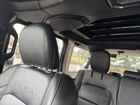 Used 2022 Jeep Wrangler Unlimited Sahara w/ Cold Weather Group AWD/4WD image 18