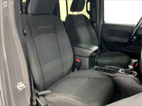 Used 2020 Jeep Wrangler Unlimited Sahara image 11