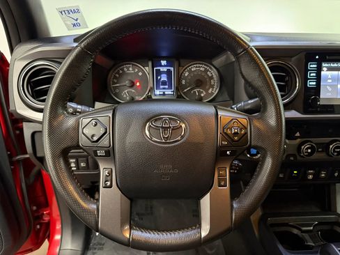 Used 2018 Toyota Tacoma TRD Off-Road w/ Technology Package AWD/4WD image 21