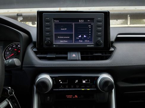 Used 2022 Toyota RAV4 LE FWD image 24