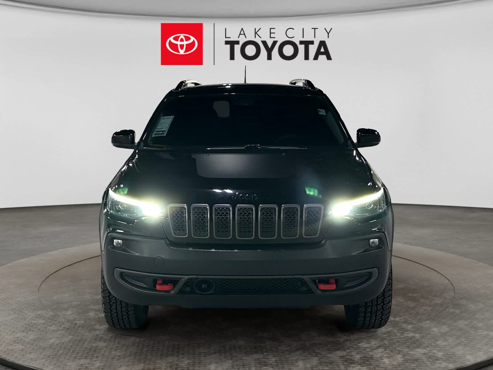 Used 2023 Jeep Cherokee Trailhawk AWD/4WD image 14