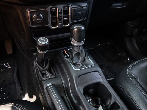 Used 2020 Jeep Gladiator Overland AWD/4WD image 26