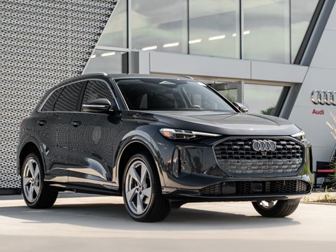 Certified 2025 Audi Q5 Premium w/ Premium Plus AWD/4WD image 1