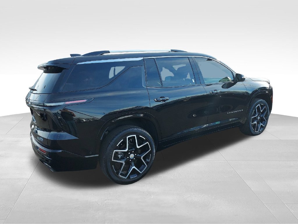 Used 2025 Chevrolet Traverse High Country w/ LPO, Floor Liner Package AWD/4WD image 5
