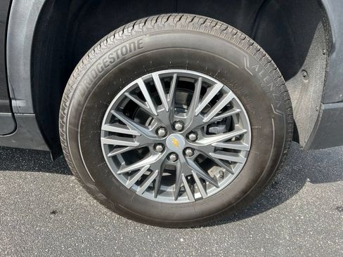Used 2025 Chevrolet Traverse LT FWD image 38