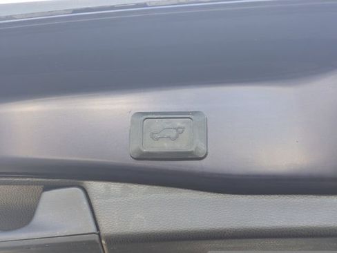 Used 2021 Toyota RAV4 XLE Premium image 14