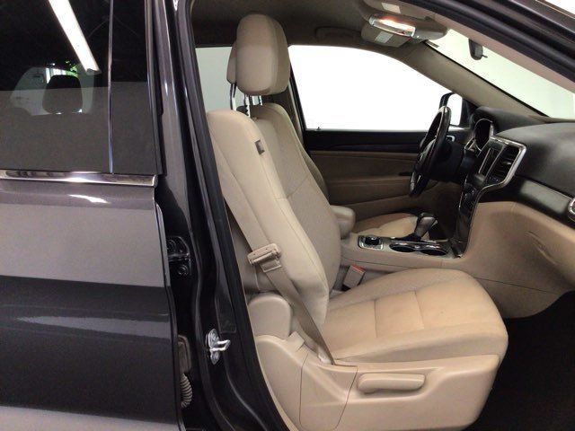 Used 2019 Jeep Grand Cherokee Laredo AWD/4WD image 13