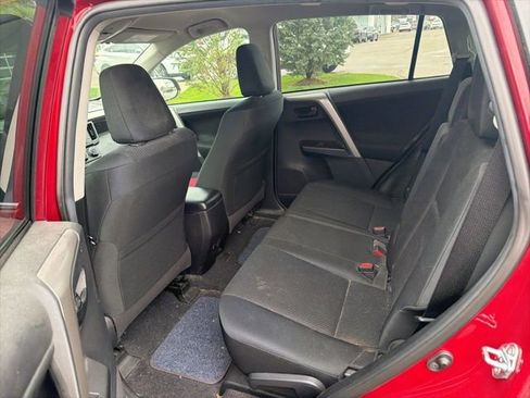 Used 2018 Toyota RAV4 LE AWD/4WD image 10