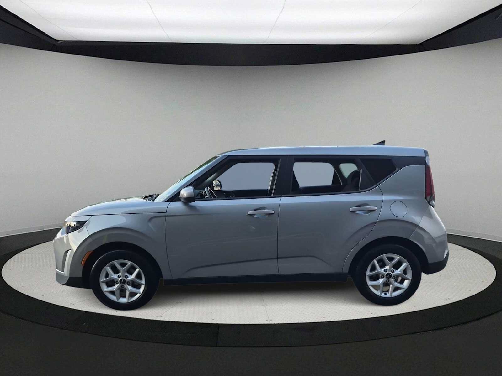 Used 2024 Kia Soul LX w/ Option Group 015 FWD image 5