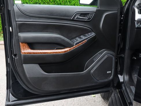 Used 2019 Chevrolet Suburban Premier image 16