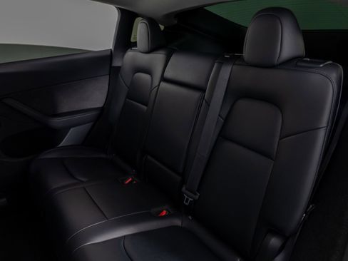 Used 2024 Tesla Model Y Long Range image 17