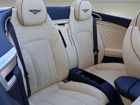 Used 2023 Bentley Continental GT Azure image 26
