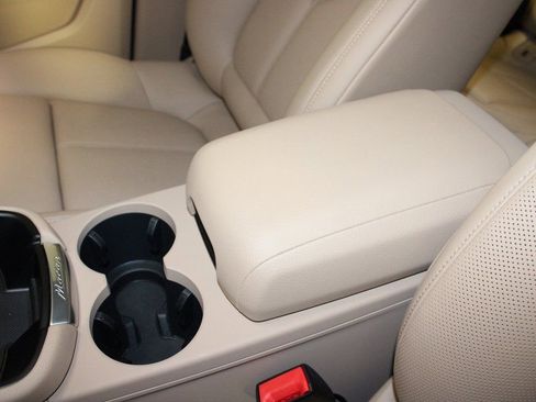 Certified 2025 Porsche Macan image 21