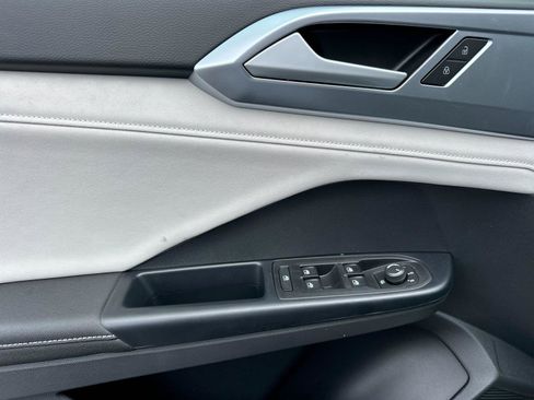New 2026 Volkswagen Taos SE AWD/4WD image 10