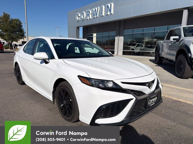Used 2024 Toyota Camry SE FWD image 2