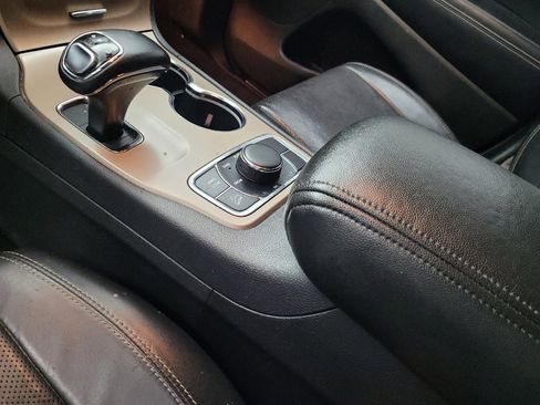 Used 2015 Jeep Grand Cherokee Limited w/ Luxury Group II AWD/4WD image 26