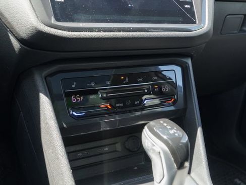 Used 2023 Volkswagen Tiguan SE w/ Panoramic Sunroof Package AWD/4WD image 25