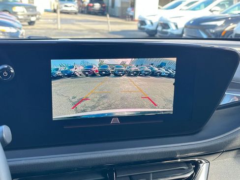 Used 2025 Buick Envista Sport Touring image 17