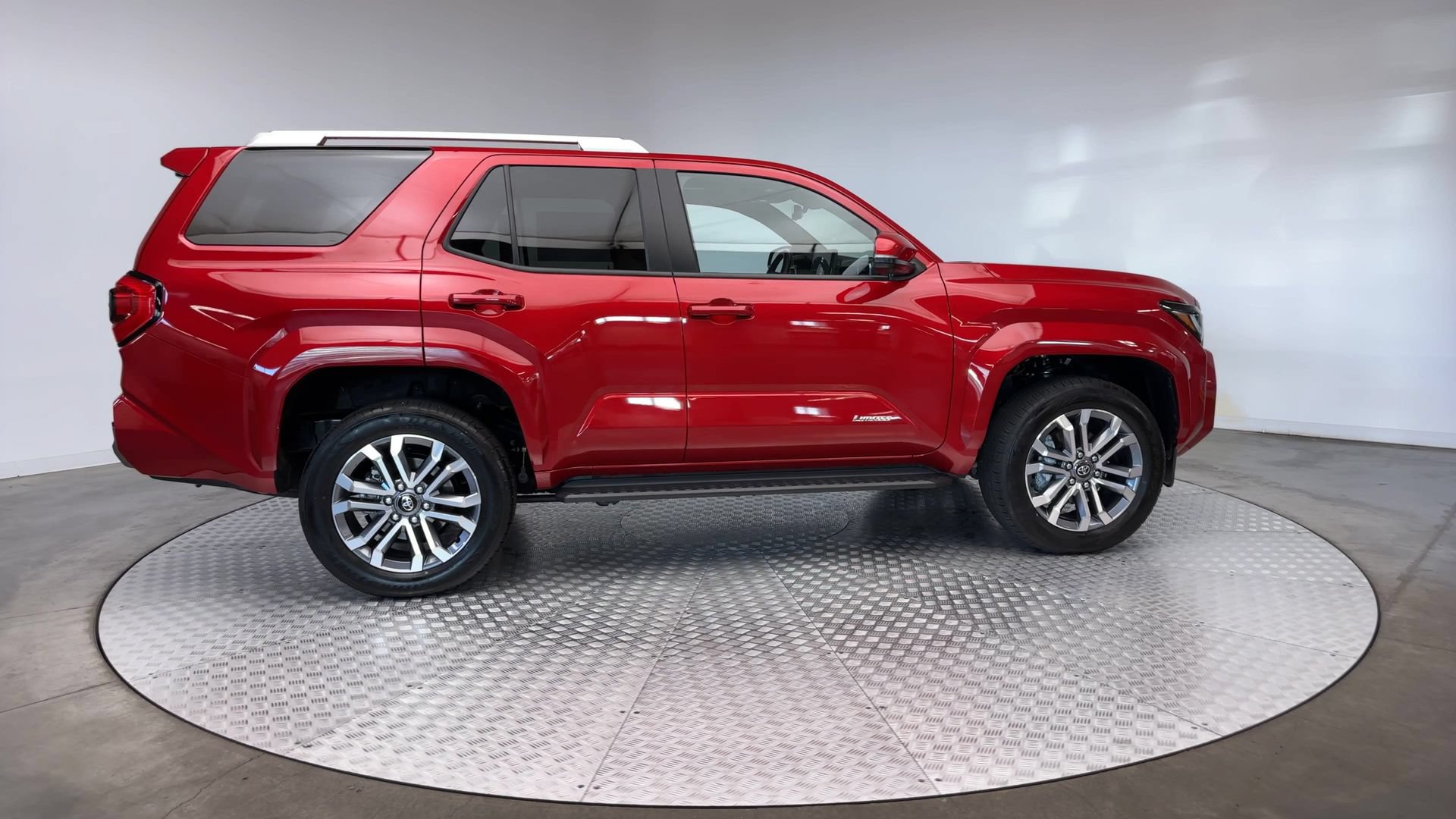 Used 2025 Toyota 4Runner Limited AWD/4WD image 9