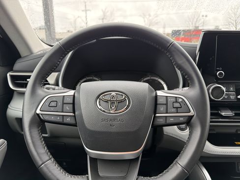Used 2024 Toyota Highlander XLE image 13