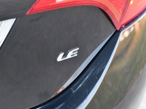 Used 2014 Toyota Corolla LE image 7