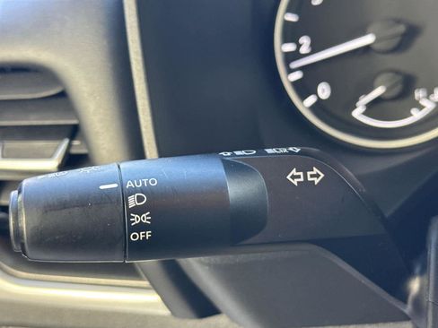 Used 2022 Nissan Rogue SV image 26