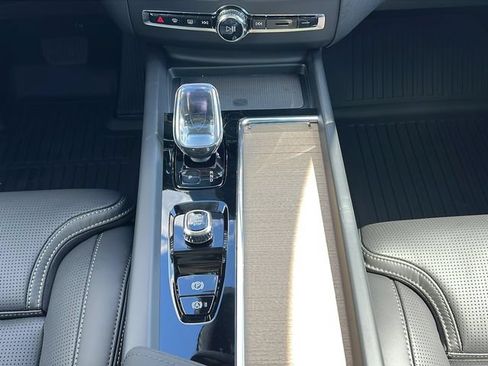 New 2026 Volvo XC60 B5 Ultra w/ Protection Package Premier AWD/4WD image 17