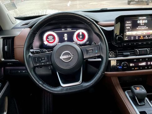 Used 2024 Nissan Pathfinder Platinum image 5