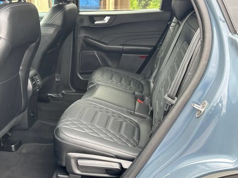 Used 2023 Ford Escape Platinum w/ Premium Technology Package AWD/4WD image 18