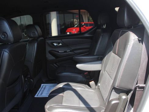 Used 2022 Chevrolet Traverse RS FWD image 17