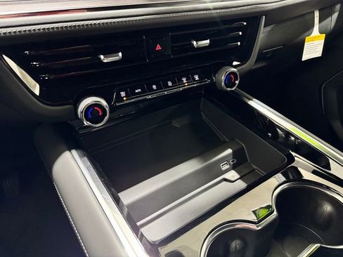 New 2026 Chevrolet Suburban LS image 31