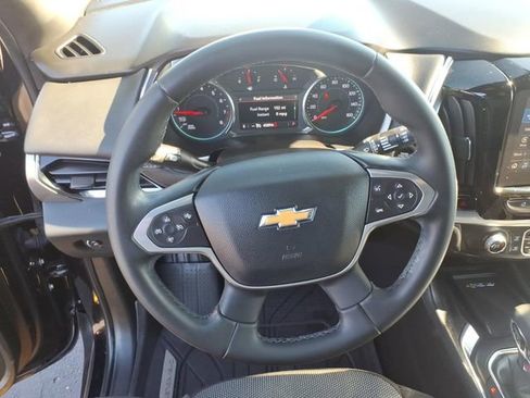 Used 2023 Chevrolet Traverse LT FWD image 15