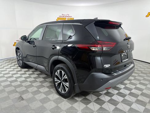 Used 2023 Nissan Rogue SV image 3