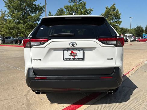 Used 2024 Toyota RAV4 XLE w/ Convenience Package FWD image 7