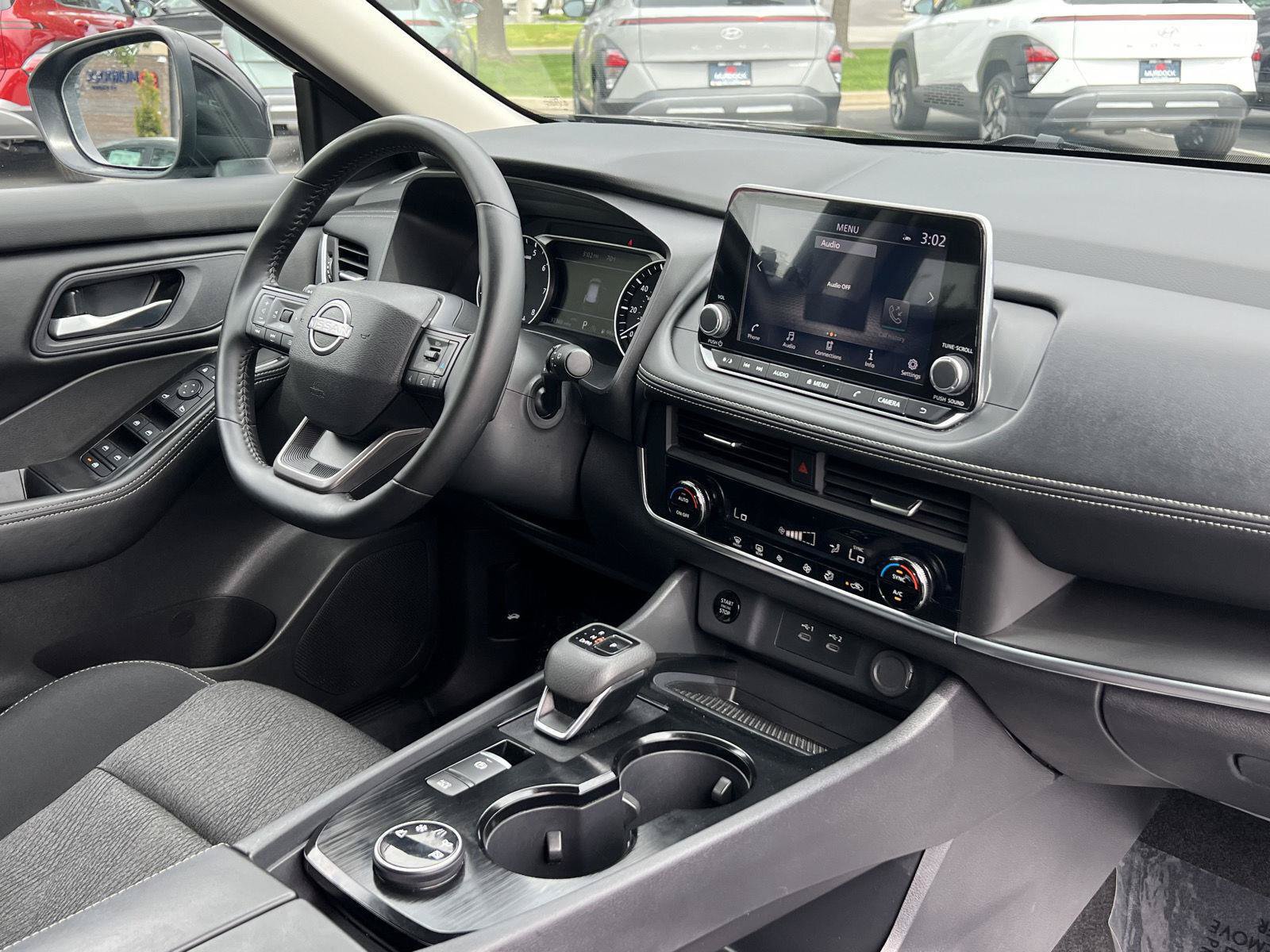 Used 2025 Nissan Rogue SV AWD/4WD image 26