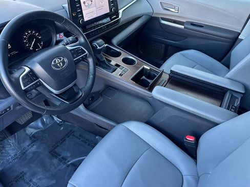 Certified 2023 Toyota Sienna XLE image 10