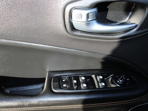 Used 2020 Jeep Compass Limited image 28