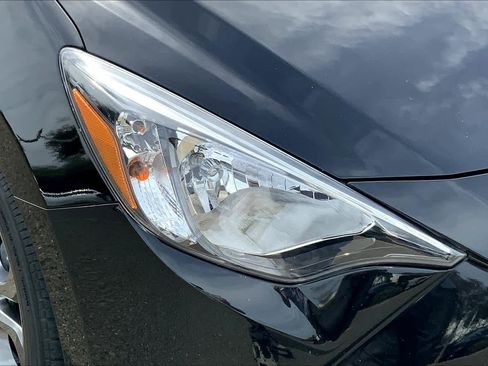 Certified 2020 Toyota Yaris LE image 27