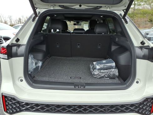 New 2026 Volkswagen Tiguan SE R-Line image 9