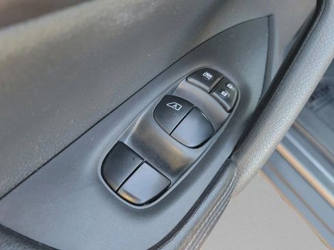 Used 2016 Nissan Rogue SV w/ SV Family Package FWD image 27