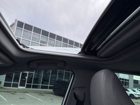 Used 2023 Toyota Camry SE w/ Convenience Package image 17