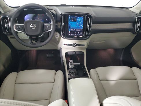 Certified 2025 Volvo XC40 B5 Plus AWD/4WD image 11