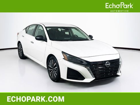 Used 2025 Nissan Altima 2.5 SV FWD image 1