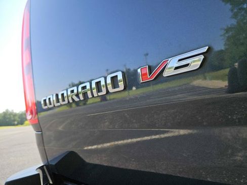 Used 2017 Chevrolet Colorado W/T RWD image 13
