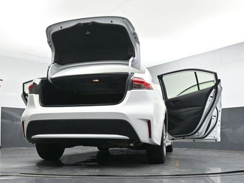 Used 2022 Toyota Corolla LE FWD image 46