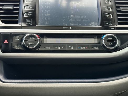 Used 2015 Toyota Highlander Limited Platinum AWD/4WD image 26